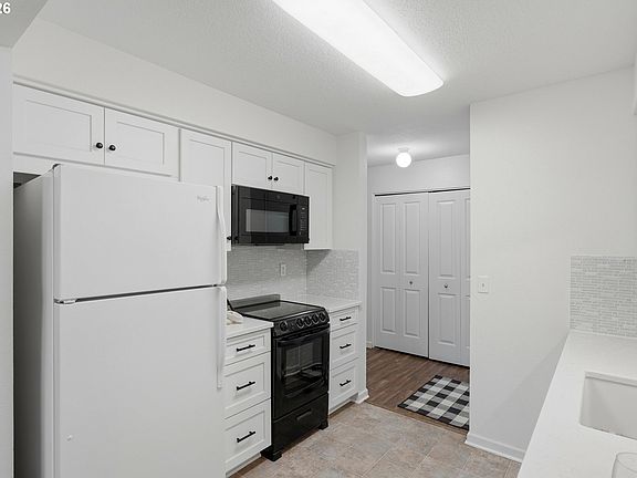 5th image of 10620 SW Davies Rd Unit 4