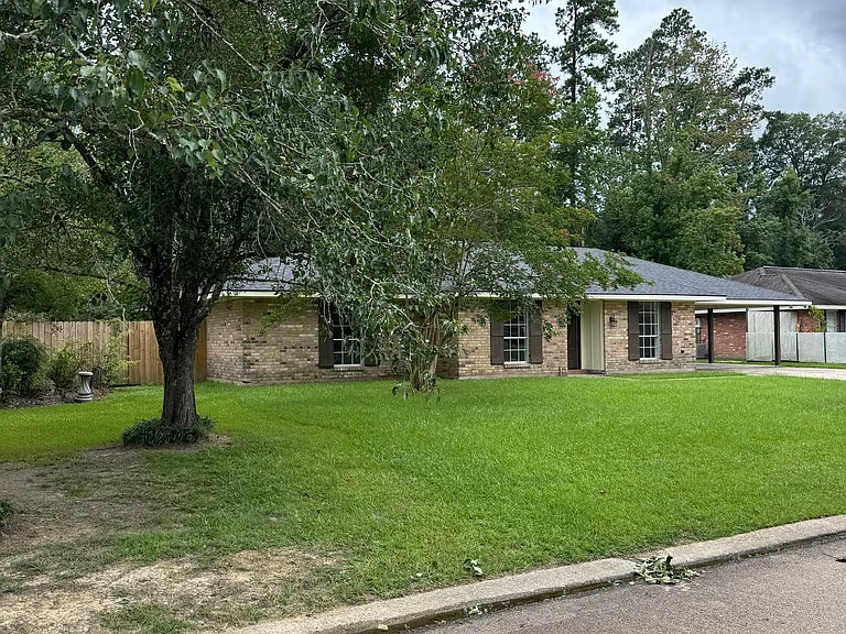 219 Wildwood Dr — Photo 1