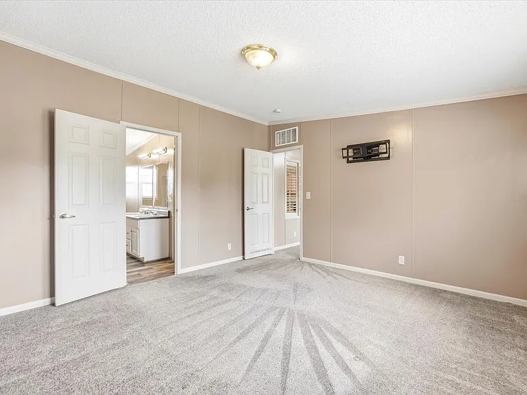 410 County Road 3823 — Photo 15