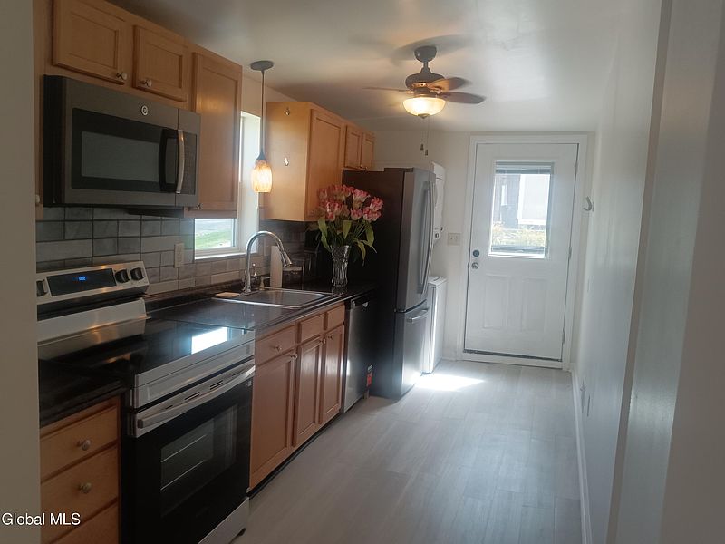 4th image of 1650 2nd Street
