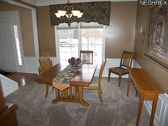 2nd image of 3155 Darien Ln