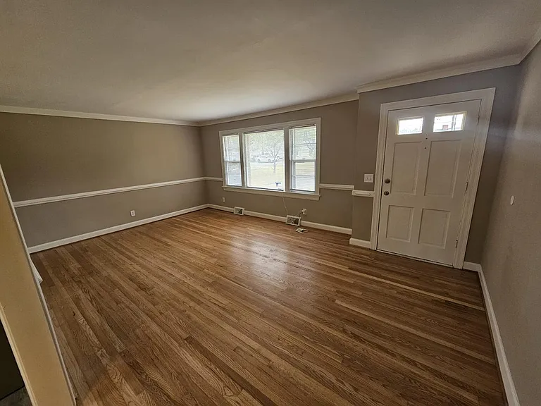 112 Timberlane Dr — Photo 2