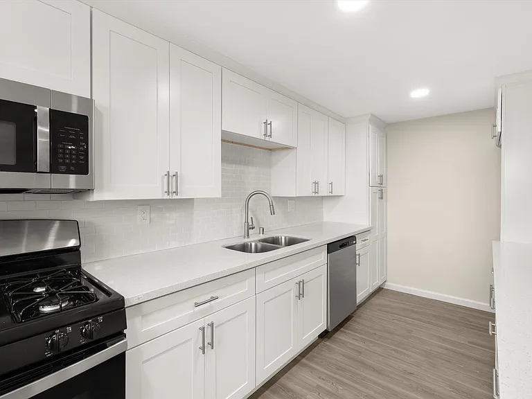 9139 - Jade Apts — Photo 15