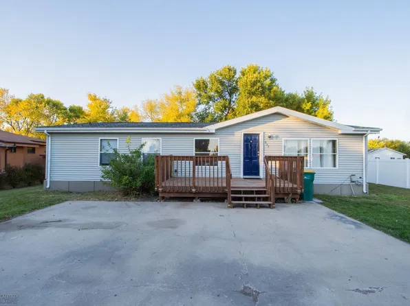 407 10th Ave NW, West Fargo, ND 58078