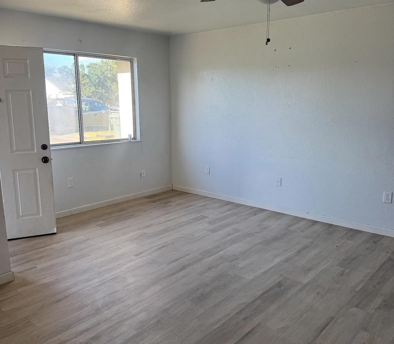 3 bed, 950 sqft, $1,700 — Photo 2