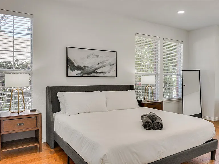 2410 Shorewood Ct — Photo 17
