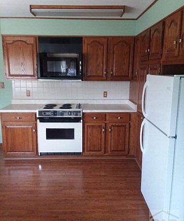 4th image of 1418 Colorado Ave