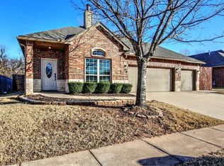 4008 Millers Creek Ln, Mustang, OK 73064