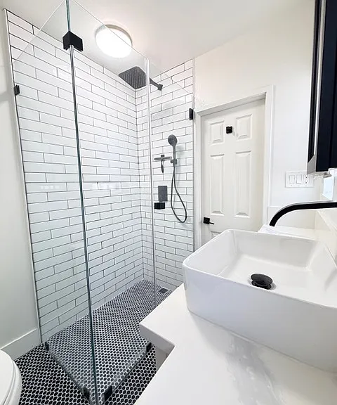 2840 S Mansfield Ave — Photo 8