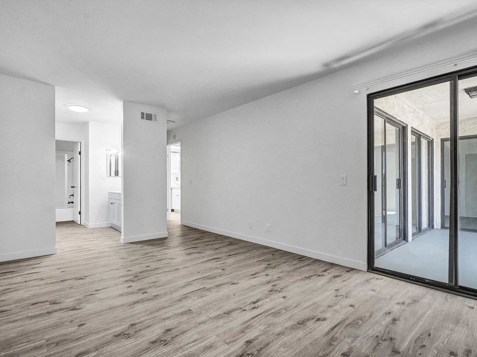 2 bed, 1360 sqft, $2,895 — Photo 3
