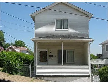1120 Center St photo 1