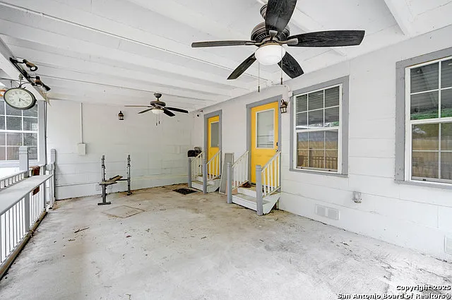 2231 W Woodlawn Ave — Photo 29