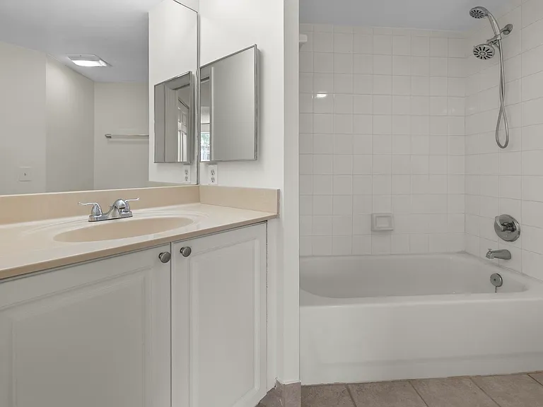 300 Crestwood Ct N #302 — Photo 12