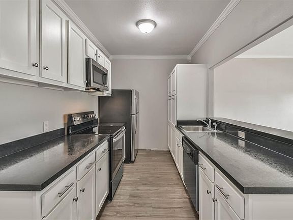5th image of 329 E Washington Ave #201