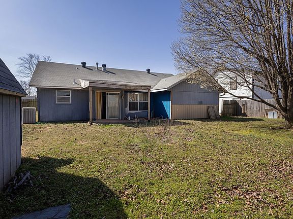2nd image of 2407 W Sunset Dr
