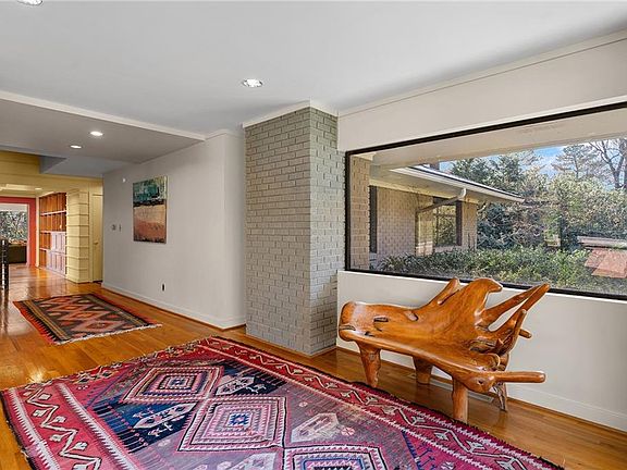 4th image of 374 Londonberry Rd NW