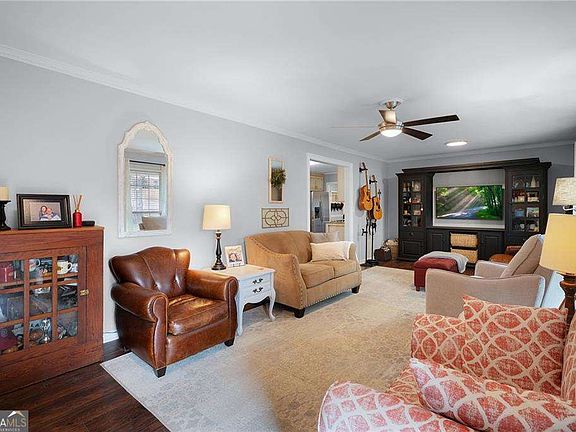 4th image of 136 Meadow Ln