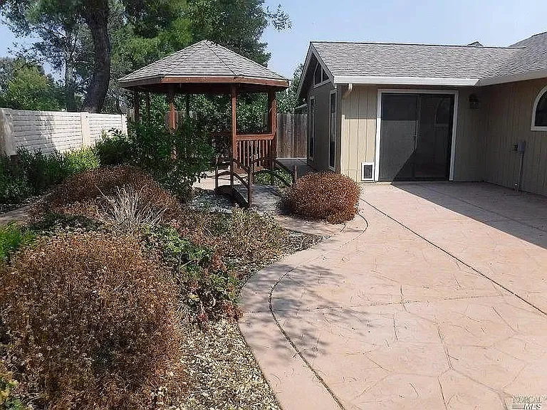 312 Larkspur Dr — Photo 8
