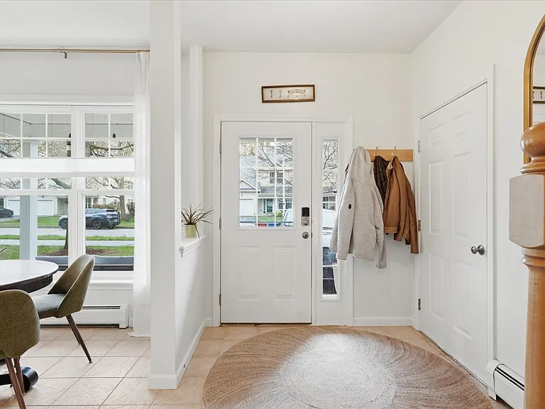4 Marion Ave #4 — Photo 3