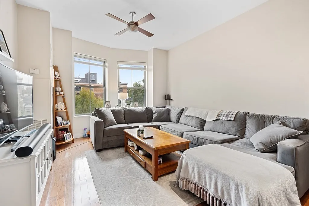 1 bed, 1.0 bath, 766 sqft, $4,150 — Photo 2