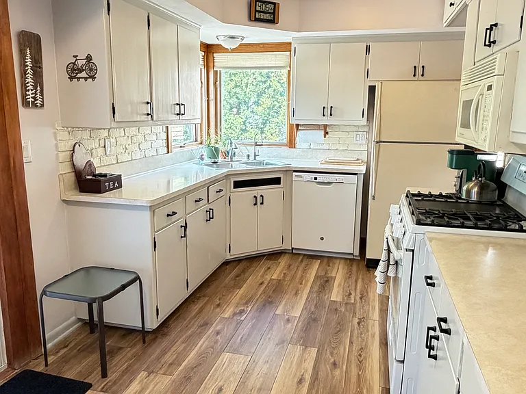 Full kitchen view