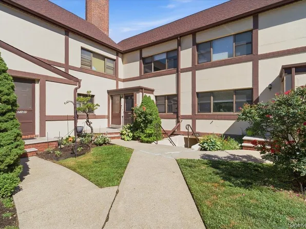 107 15th Street #E2, Garden City, NY 11530