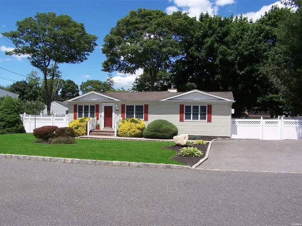 355 Grace Street, Holbrook, NY 11741