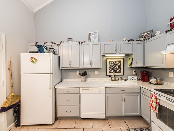 5th image of 100 Teal Ln APT 33