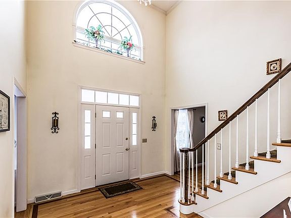 2nd image of 8387 Glen Eagle Dr