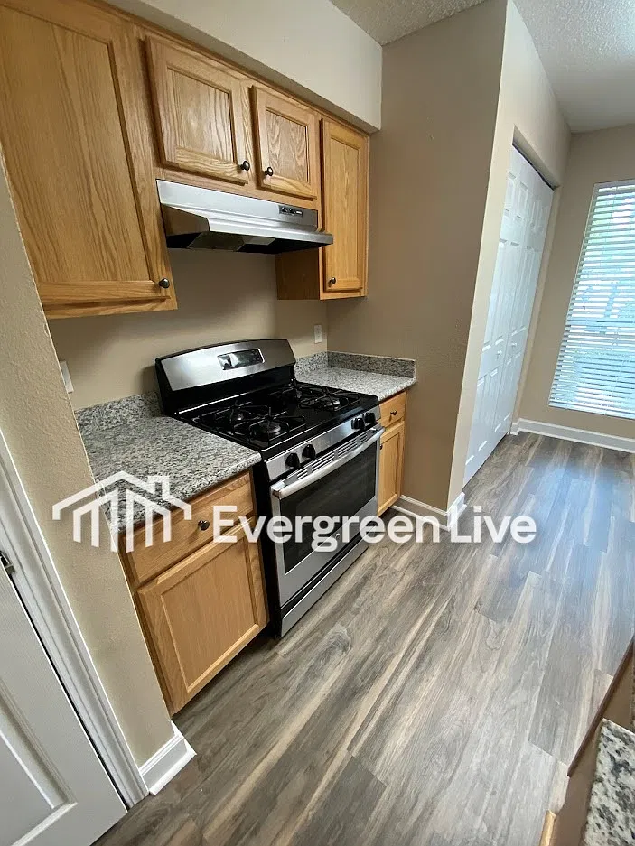 2 bed, 1.0 bath, 1249 sqft, $1,345 — Photo 4