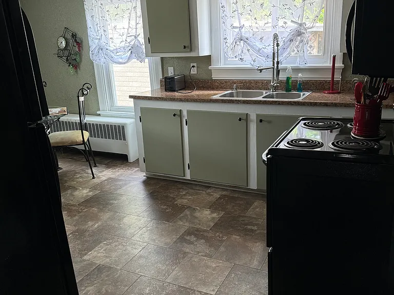 27 E Front St — Photo 15