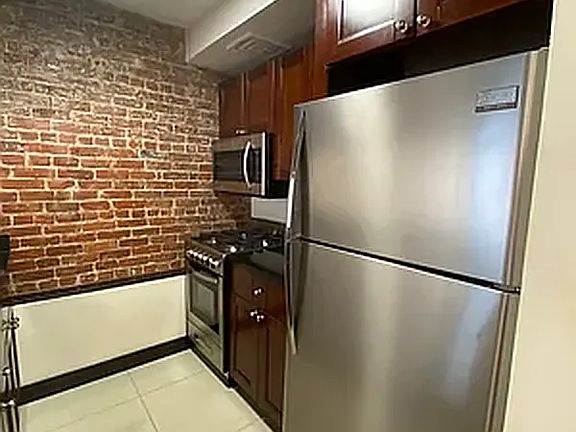 5th image of 171 E 74th St APT 5A