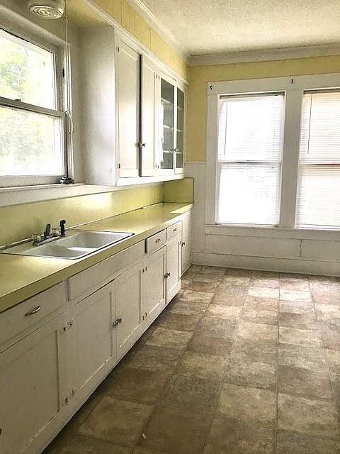 2nd image of 214 Ward St