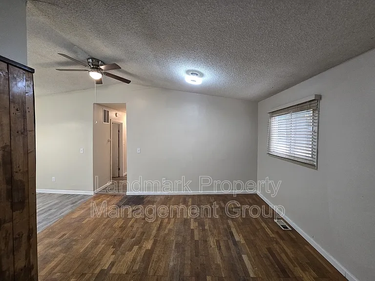 20083 Salem St — Photo 2