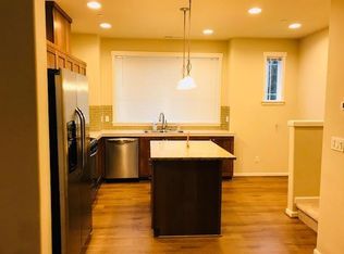 17075 SW Jean Louise Rd, Sherwood, OR 97140