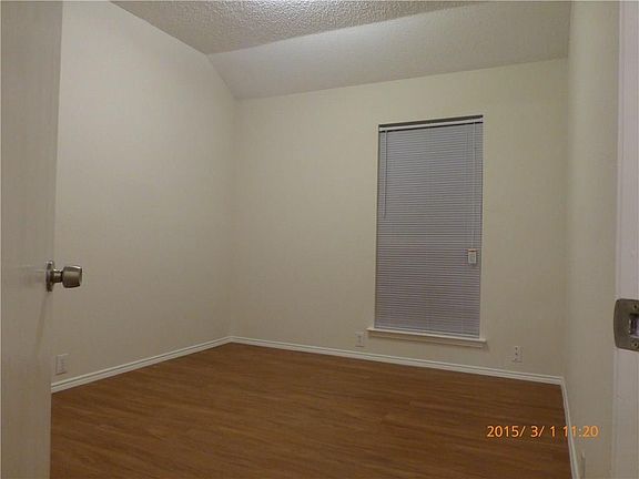 4th image of 318 White Oak Dr