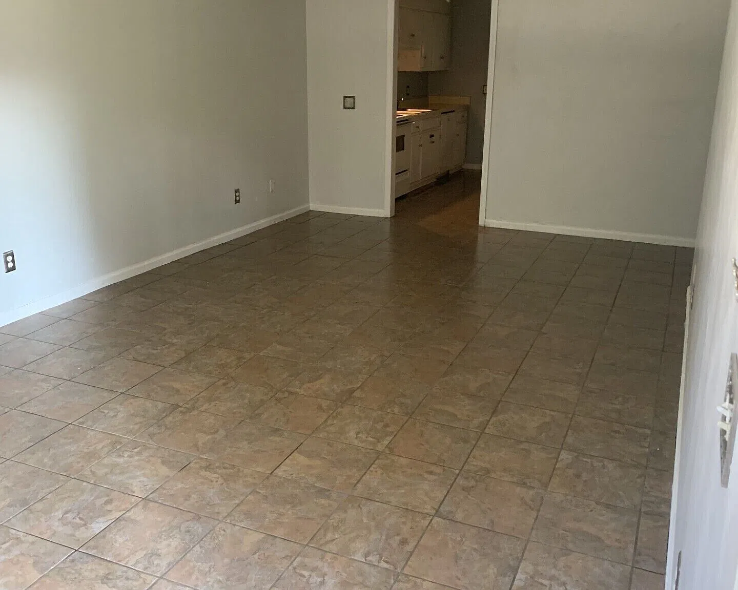 2 bed, 1.0 bath, 900 sqft, $1,000 — Photo 4