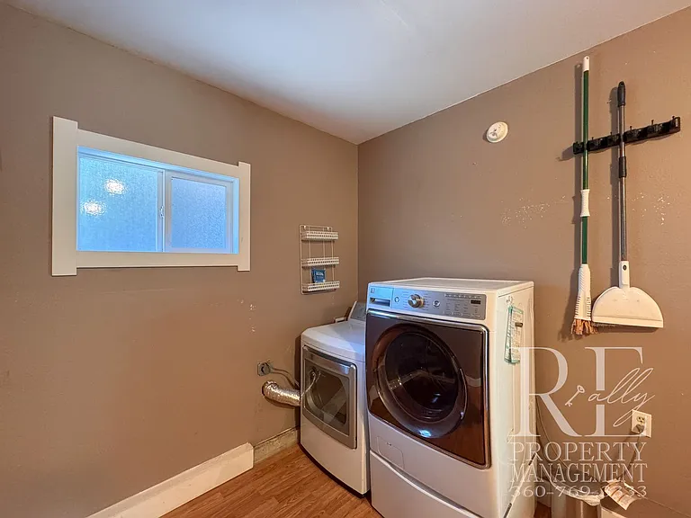 8240 NE Seawind Ave — Photo 15