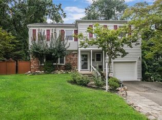 20 Pilgrim Rd, White Plains, NY 10605