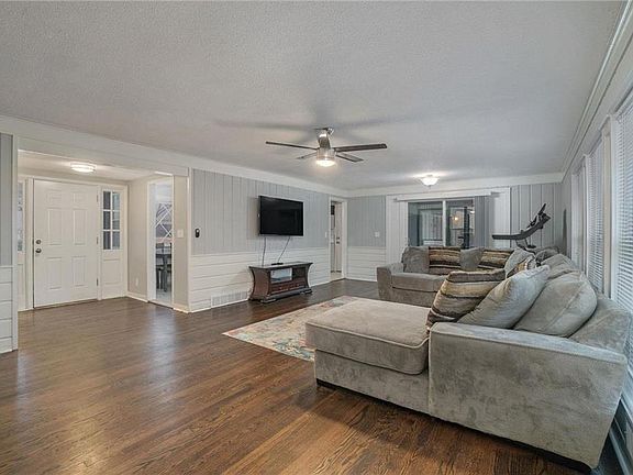 3rd image of 7204 Richmond Ave