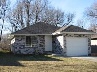 1637 N Hillcrest Ave, Springfield, MO 65802