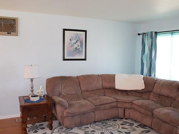 3rd image of 1826 Seminole Ln