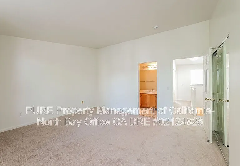 599 Spruce St — Photo 9