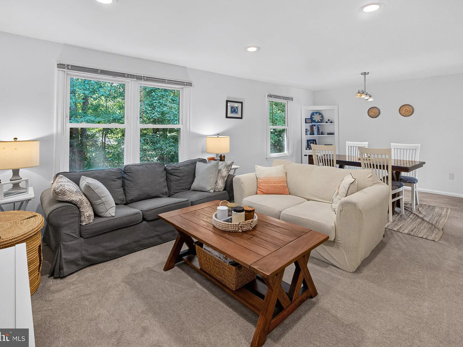 5 bed, 2.5 bath, 2044 sqft, $3,700 — Photo 3