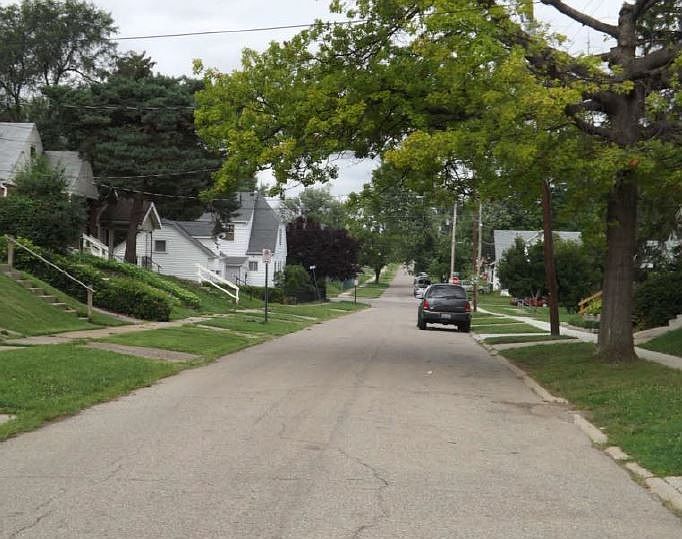 2nd image of 1822 Sterling Ave