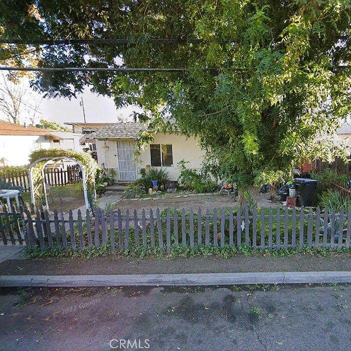 1st image of 289 E 16th St
