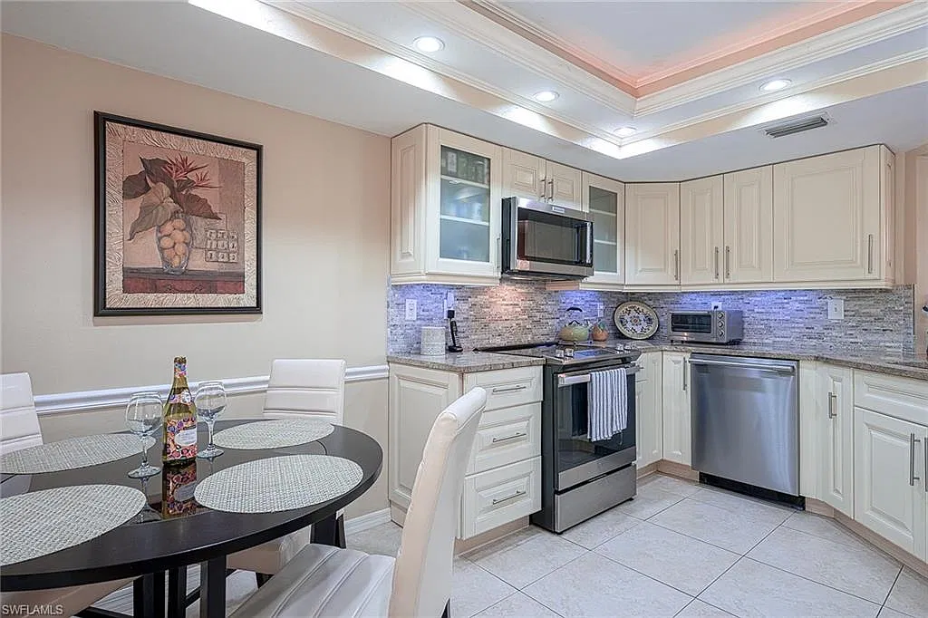 583 Beachwalk Cir — Photo 2