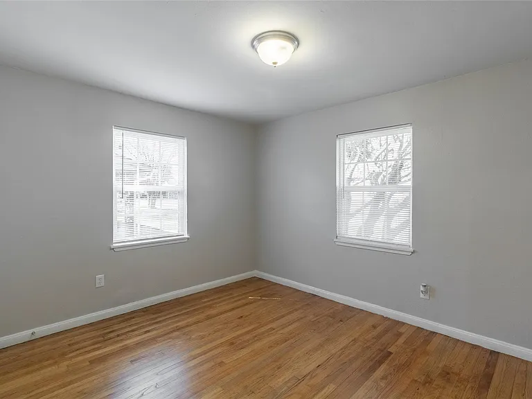 313 Evans St — Photo 10