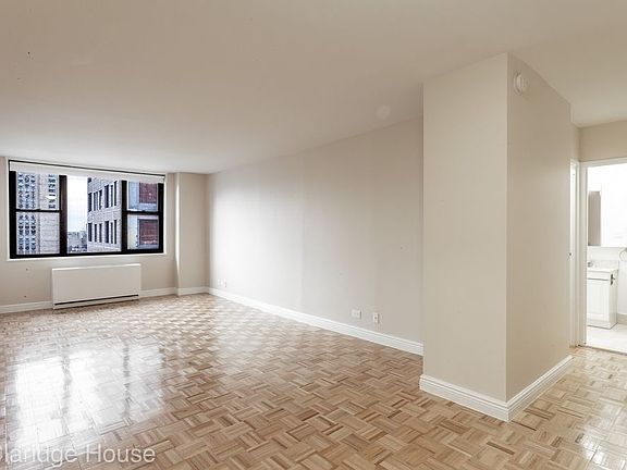 4th image of 201 E 87th St APT 28E