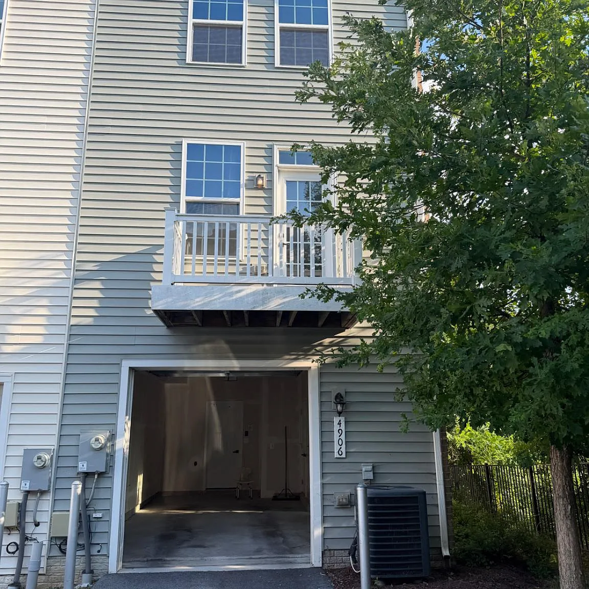 3 bed, 3.5 bath, 1940 sqft, $3,000 — Photo 3